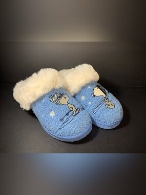 American Eagle Snoopy Scuffs Women’s 8 Blue Slippers Peanuts Snow Skiing Winter